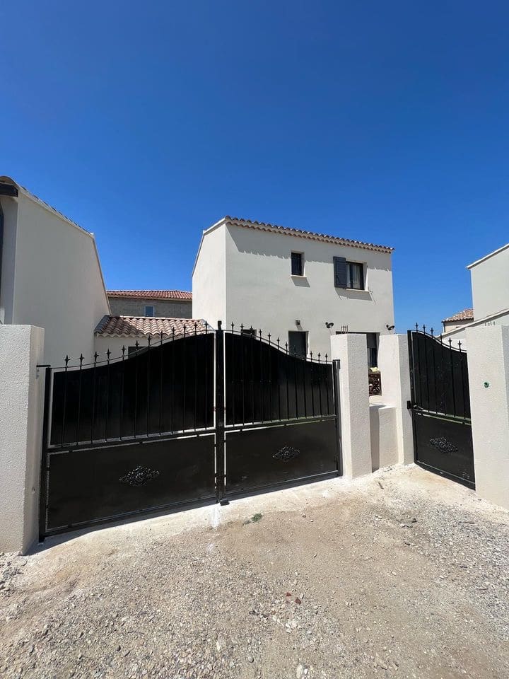 968B0B62-100B-413A-9CDA-90E3624693B8 Grande